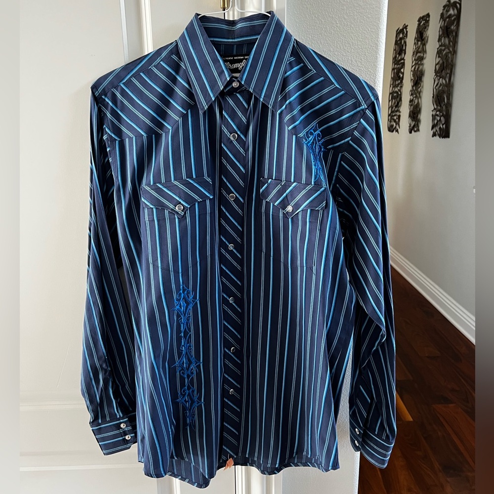 CLEARANCE Men’s Medium Wrangler Cowboy Style Button Down Striped Shirt